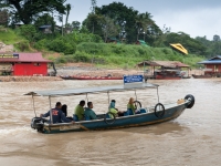 Übersetzboot am Sungai Tembeling