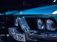 Kühlergrill und Lichter eines Oldtimer 3er BMW