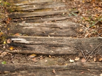 Treppe mit Holzbohlen