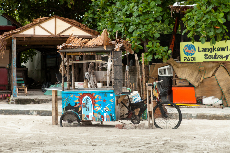 Rikscha mit Bar am Strand