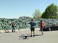 Filmset mit Drohne und Porsche vor Leonardo Royal Hotel Munich