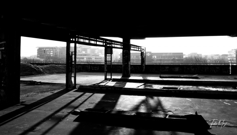 Schwarz-Weiß, Licht und Schatten Alte Wartehalle Lost Place S-Bahnhof Oberwiesenfeld