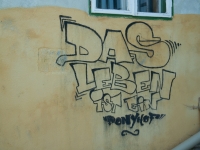 Lost Place, Graffiti "Das Leben ist ein Ponyhof"