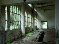 Lost Place, verfallene Fabrikhalle