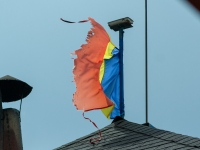 Zerfetzte rumänische Flagge