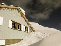 Maighelshütte im Val Maighels in der Schweiz im Winter