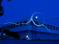 Lightpainting vor Mensagebäude des Klosters Benediktbeuern in der blauen Stunde