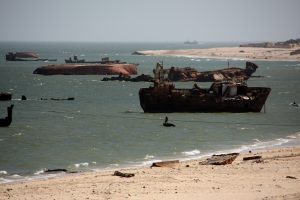 Schiffswracks in der Hafenbucht von Nouadibhou