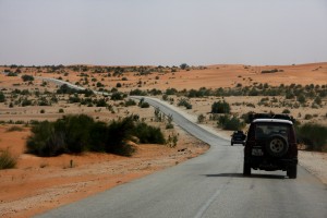 Straße durch die Wüste Richtung Mali