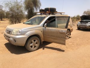 Nissan X-Trail auf Sandpiste