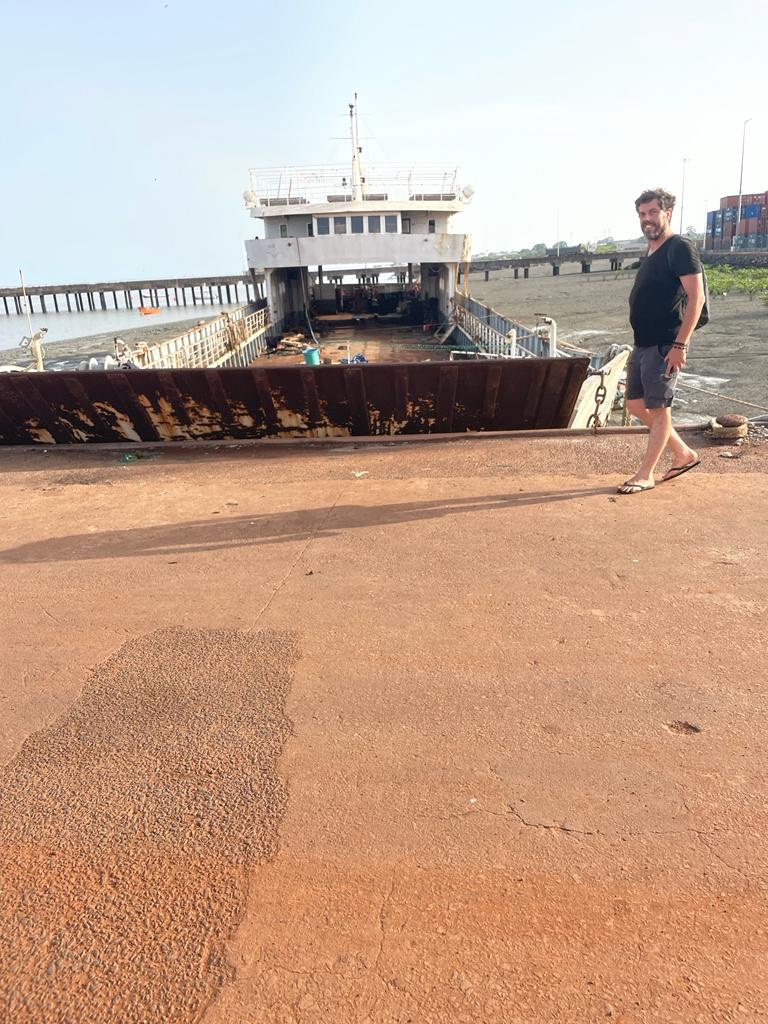 Felix im Hafen von Bissau