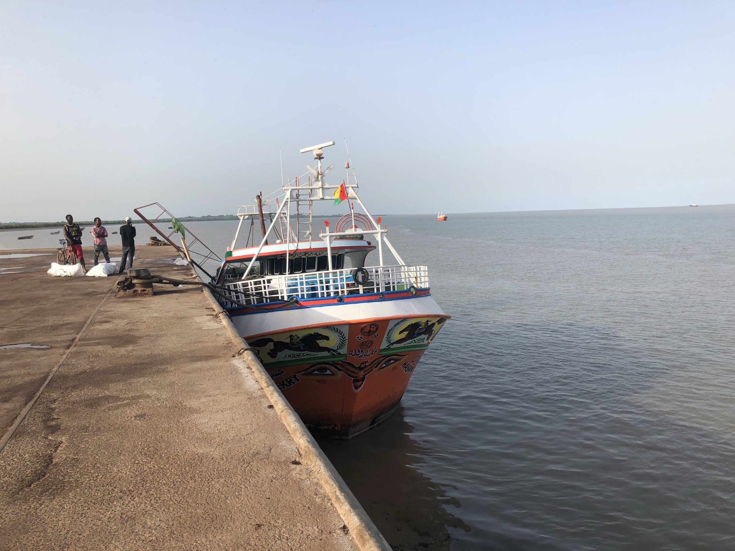 Boot im Hafen von Bissau