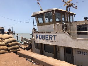 Roberts Boot im Hafen von Bissau
