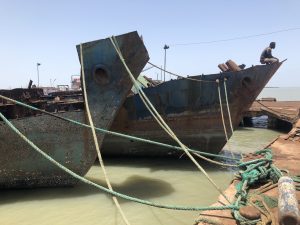Stahlboote im Hafen von Bissau