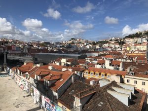 Blick über Altstadt von Lissabon